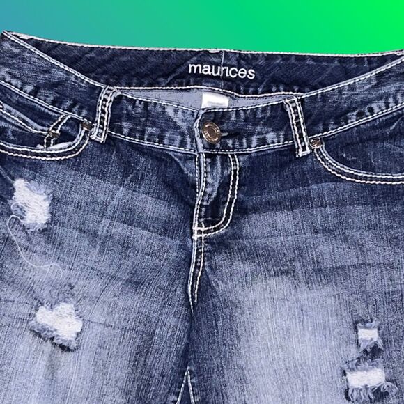 Maurice’s Distressed Embroidered Pocket Denim Capri Jeans Size 7/8 #55 - Picture 3 of 4